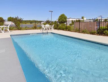 Super 8 By Wyndham Greenville Exterior foto