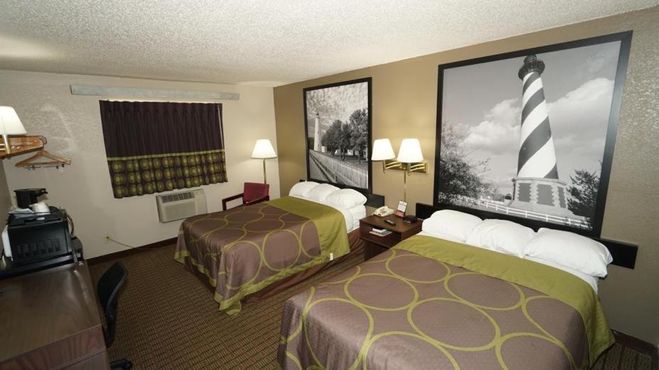 Super 8 By Wyndham Greenville Exterior foto
